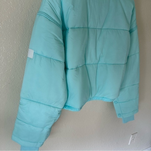 NEW FREE PEOPLE High Frequency Cropped Puffer jacket size M - Picture 7 of 16